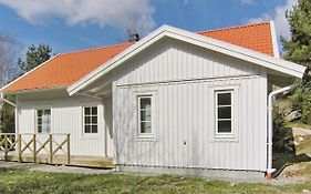 Beautiful Home In Fjaellbacka With Sauna